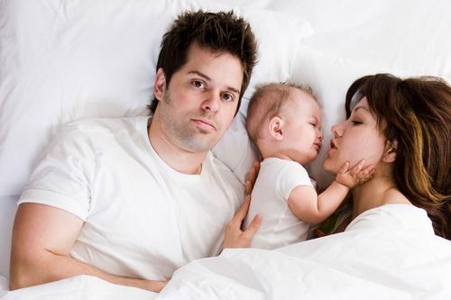 90后宝妈大胆尝试“男催乳师”，别人问其感想，她直言：有些糟心