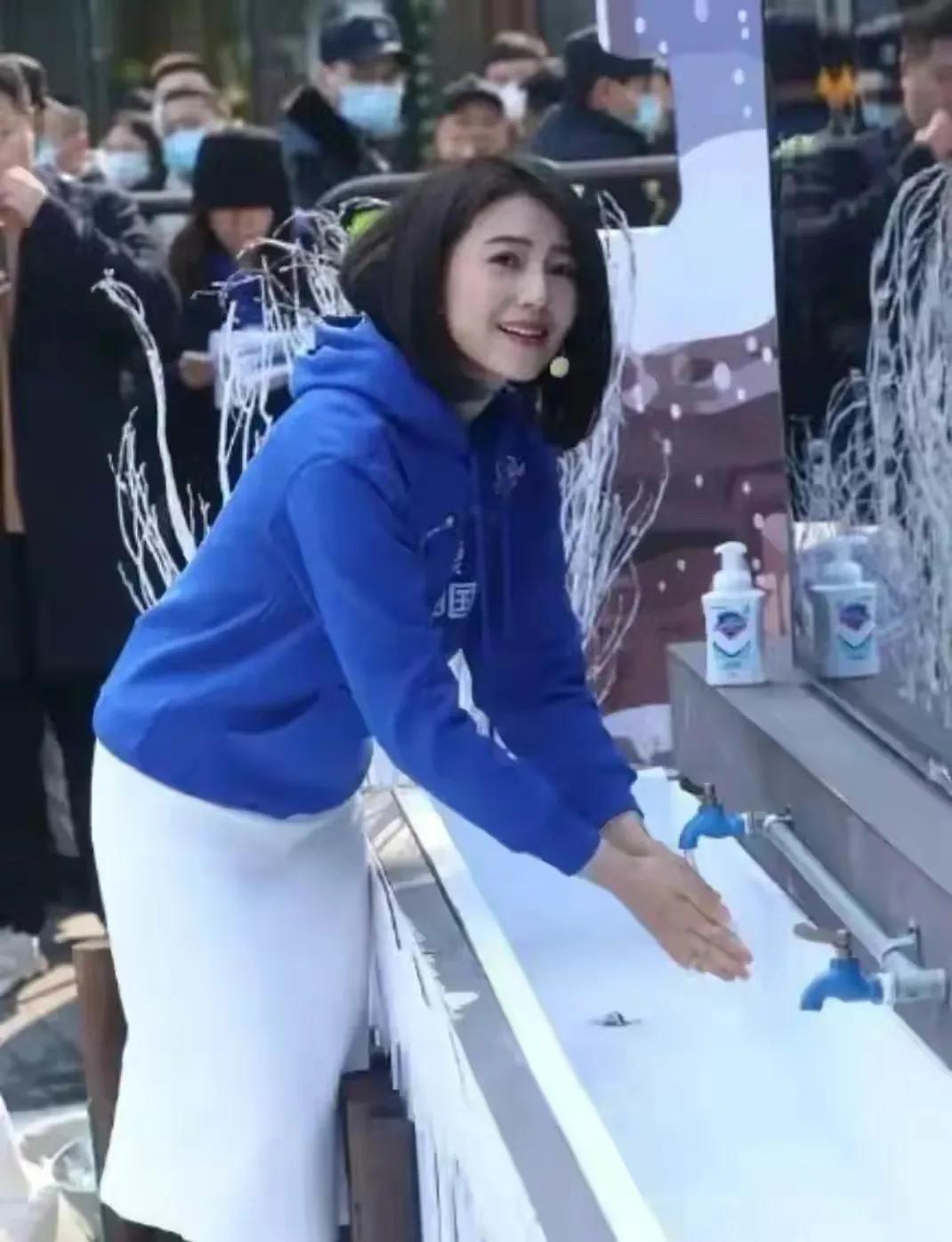 高圆圆生图曝光脸颊凹陷惹争议,高圆圆眼袋深抢镜