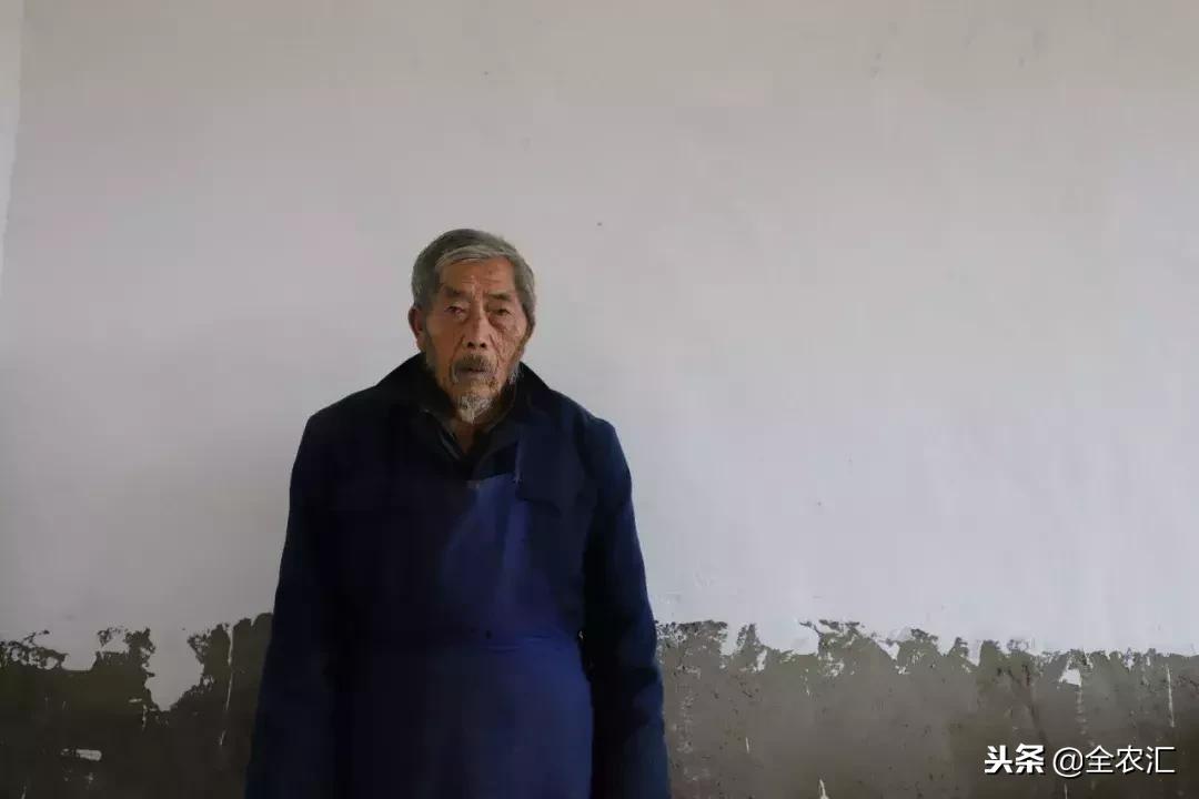 「善行day6」85岁老人仍在劳作寒冷冬日需要温暖