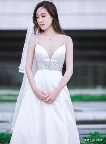 胸小的女生适合哪种婚纱,选什么样的婚纱拍照好看