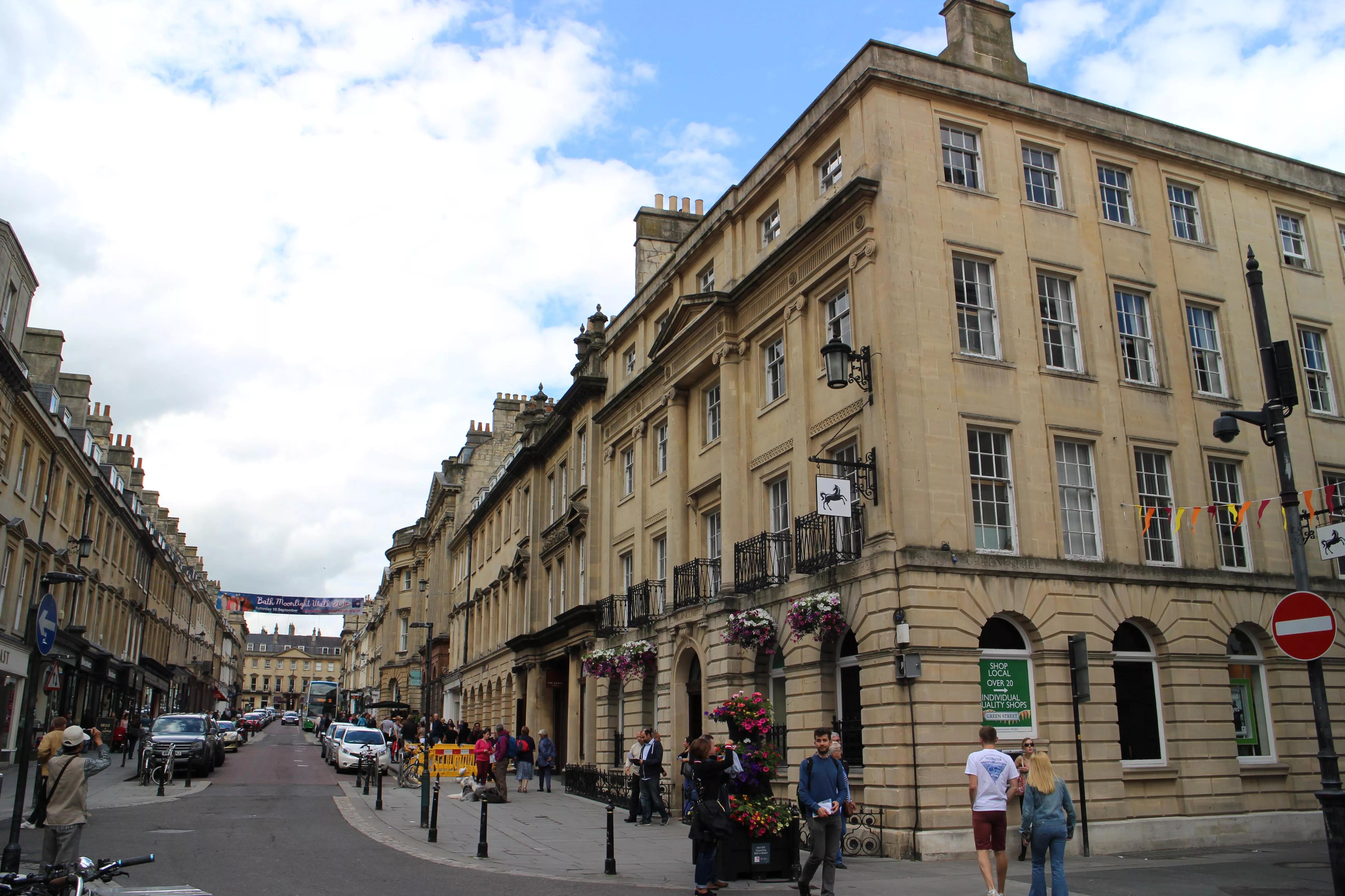 英国巴斯古城旅游攻略,英国巴斯旅游景点