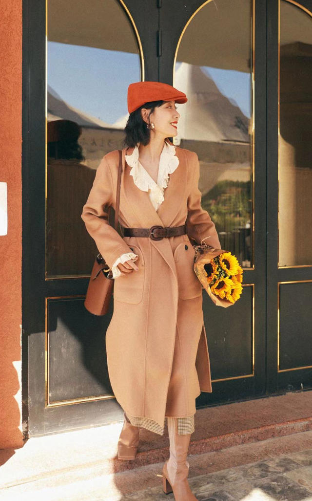 搭配大衣的修身显瘦长裙,黑色呢大衣长裙显瘦穿搭