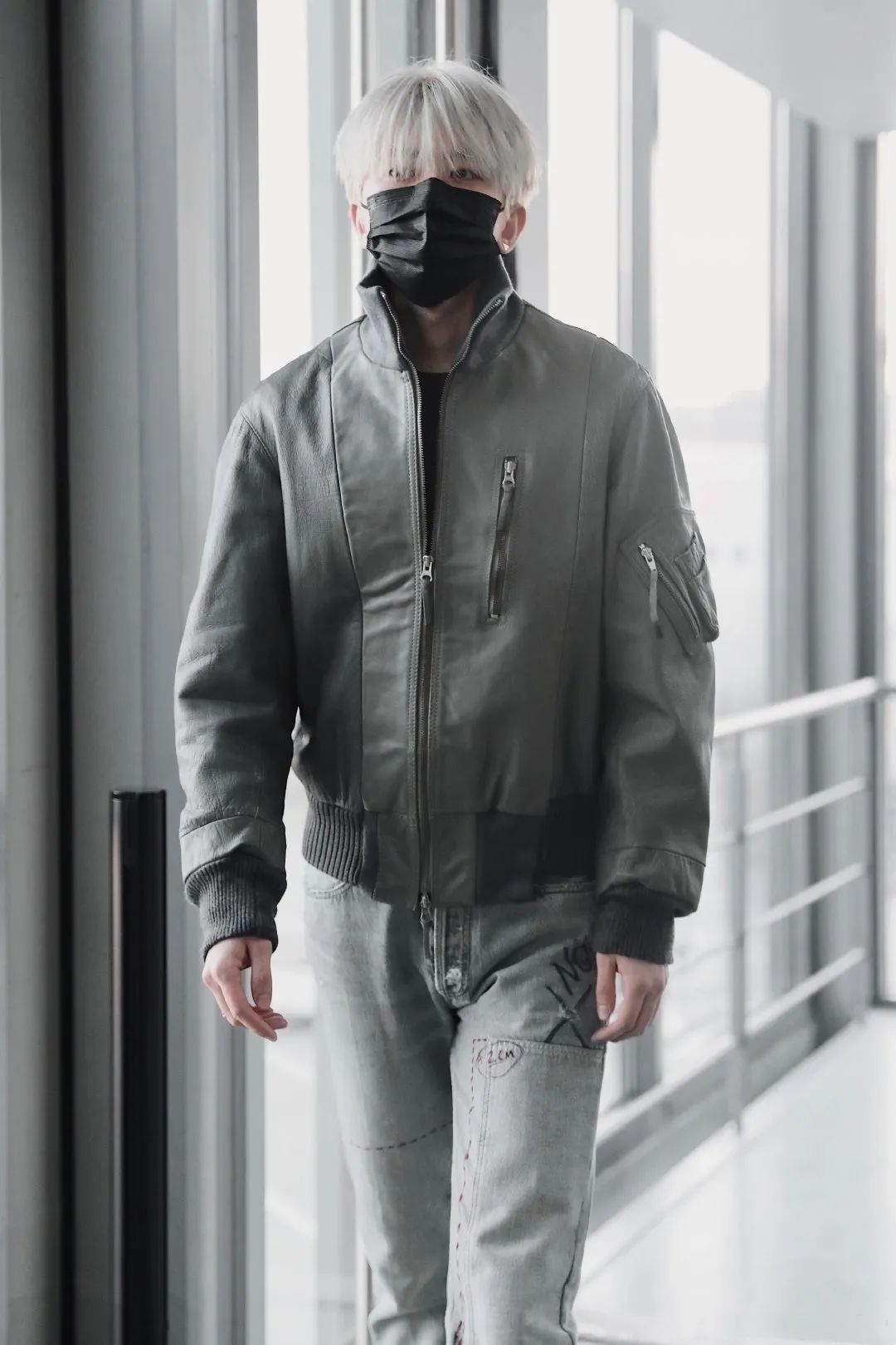 衣品超级好的男明星,王嘉尔穿的蔡徐坤同款衣服