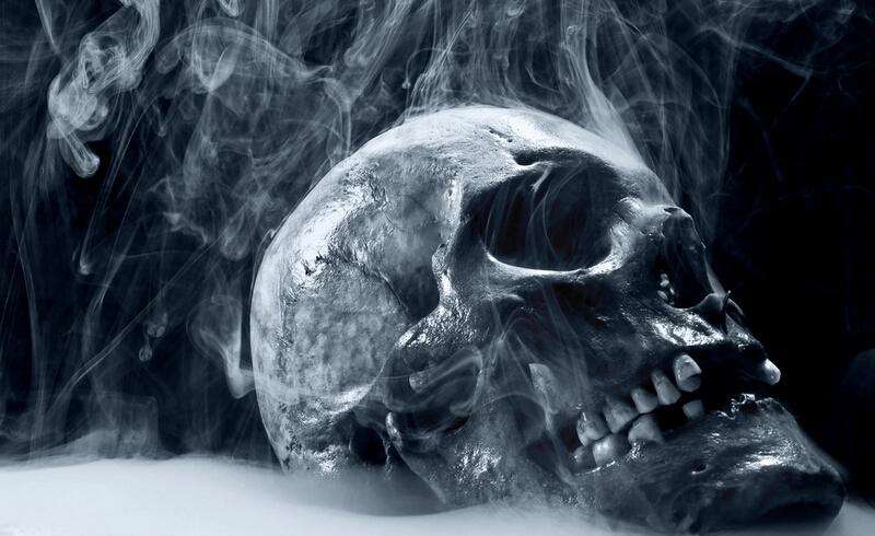 故事：地上裂开一道缝隙，王生被一只巨手拽入地下消失不见了