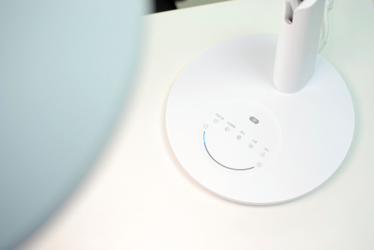 国家A*级A**标准，保护眼睛就选孩视宝全光谱台灯