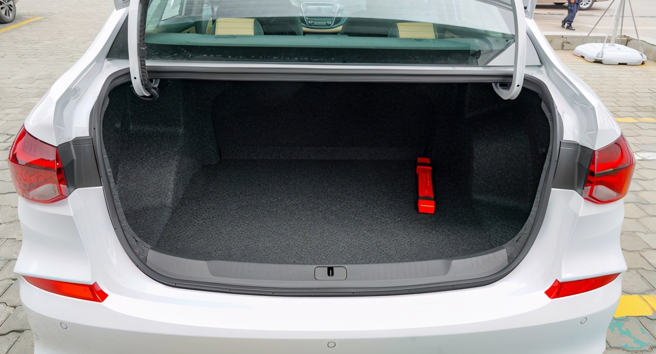 新款雪佛兰科鲁泽真实车主感受,8万块雪佛兰科鲁泽轻混rs