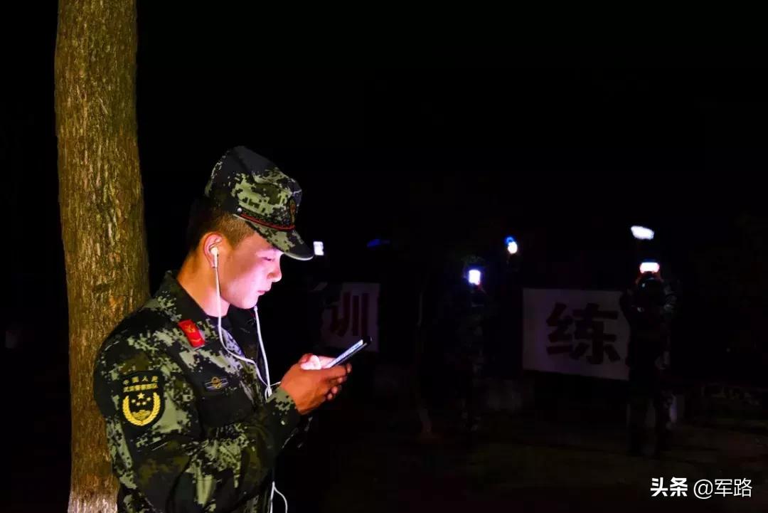 军人对于爱情的心酸与无奈,军人的爱情平凡而坚定