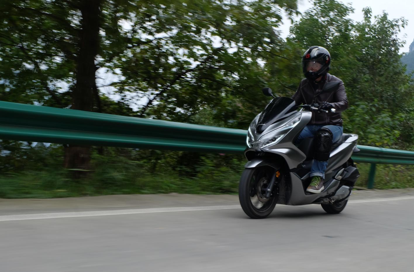 五羊本田pcx160自驾游,长阳五羊本田