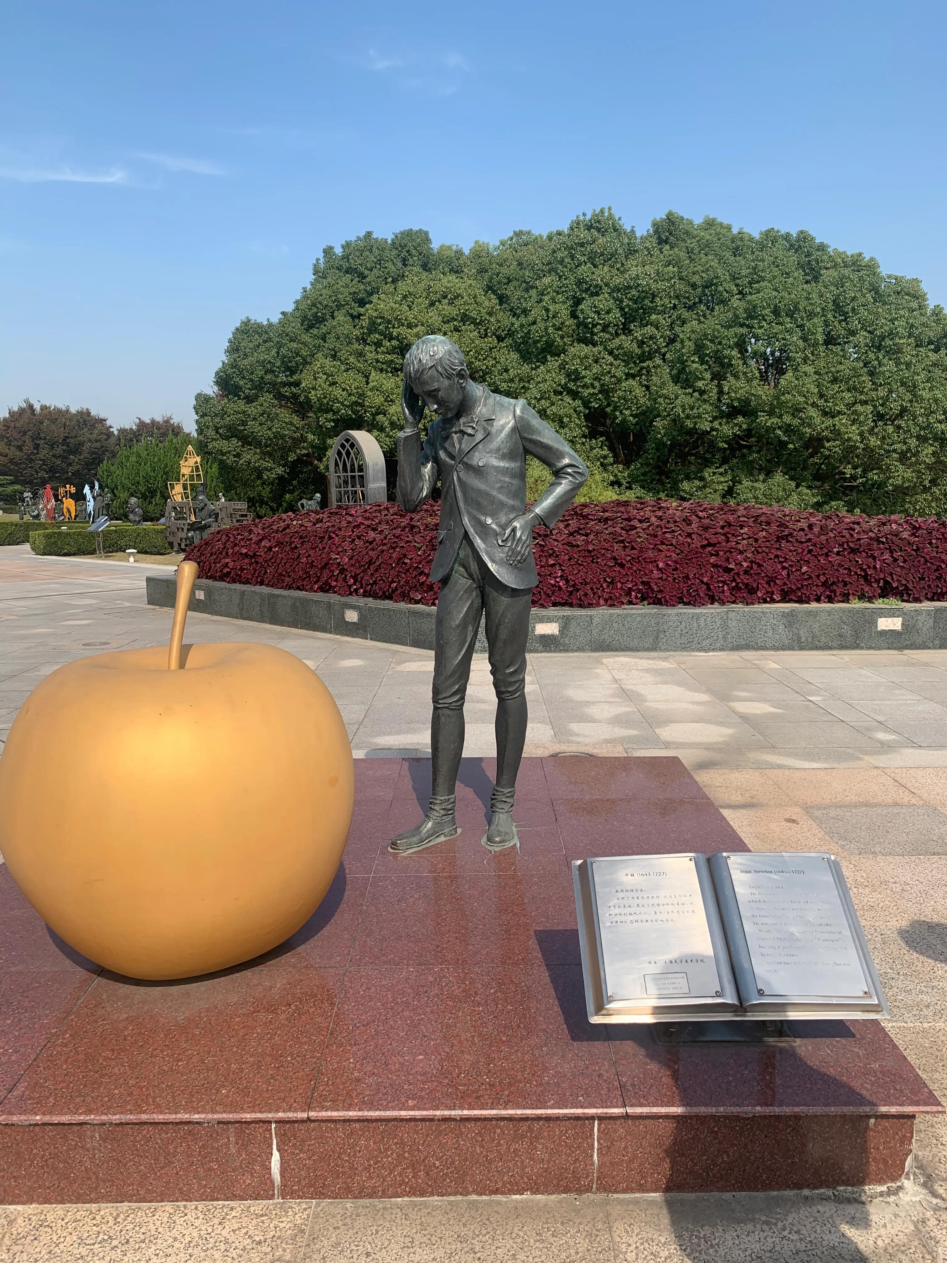 军事迷参观坦克,东方绿舟军事