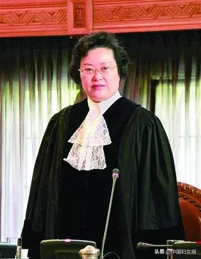 联合国国际法院法官!她进入了“双重的男人世界”|新中国女性第一
