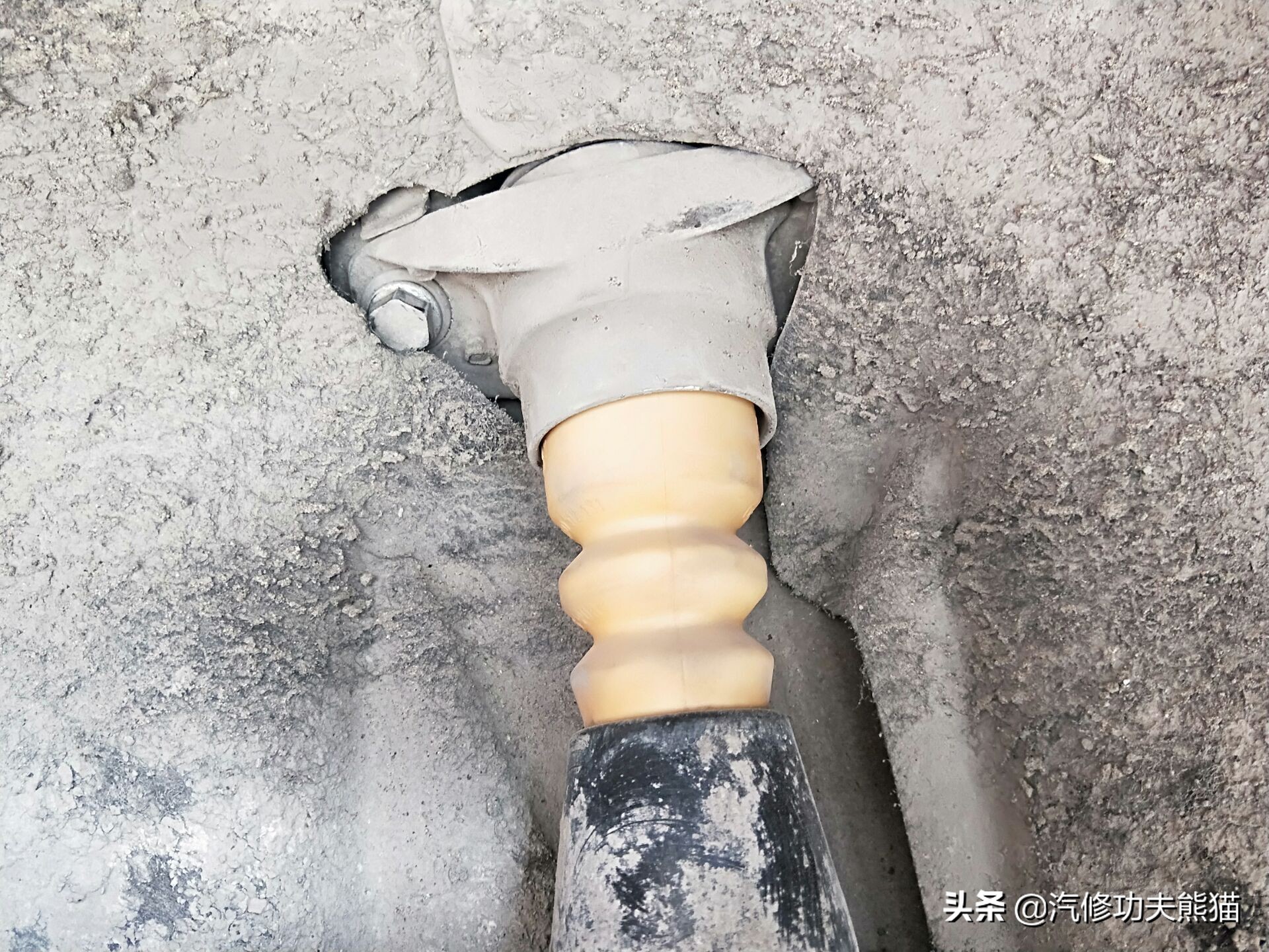 07年奥迪a6轻微烧机油怎么解决,奥迪2007款a6烧机油的原因