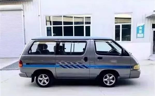 纯进口丰田小霸王车,11年丰田小霸王2.0l中东版七座