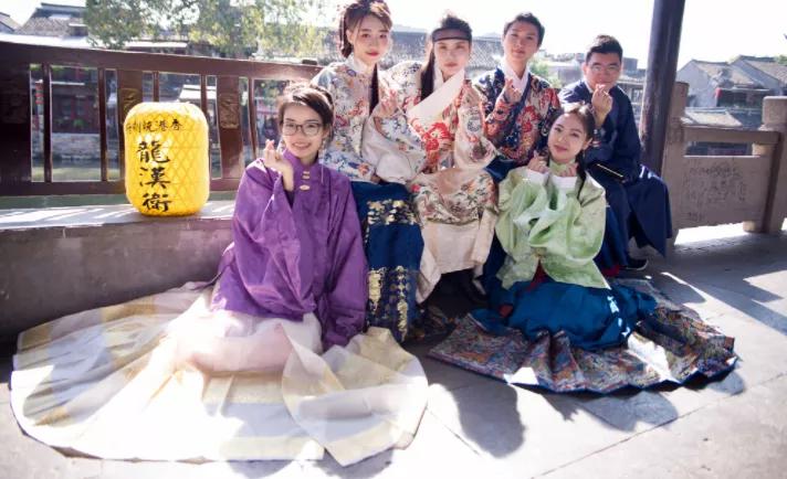 穿50件汉服是什么体验,在香港穿汉服惊艳全场