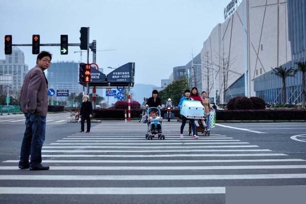 正常行驶撞到闯红灯的车怎么办,正常开车撞到人对方闯红灯怎么判
