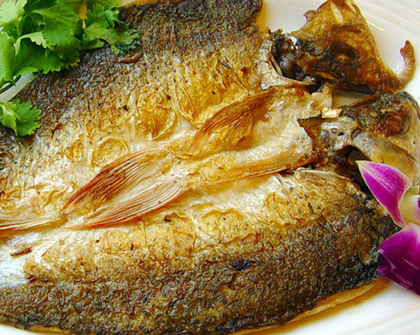 煎鱼如何不溅油的小窍门,煎鱼时掌握这5个技巧热锅凉油