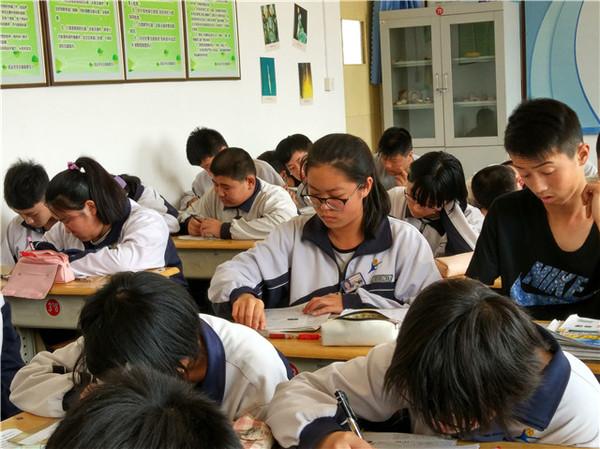 中考走定向好还是走统招线好,中考定向招生和统招有什么区别