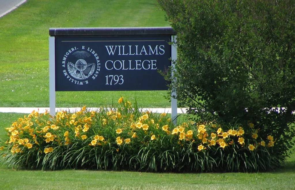 美国大学里的兄弟会究竟是一种怎样的存在？