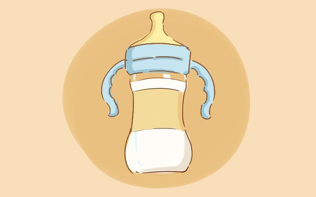 新生儿准备几个奶瓶喝奶,正确喂养新生儿奶瓶的姿势