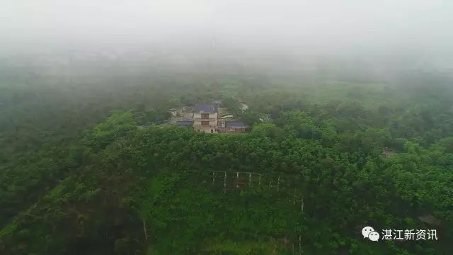 蓝天白云湖面碧波荡漾天然氧吧,湖光岩大自然天然氧吧