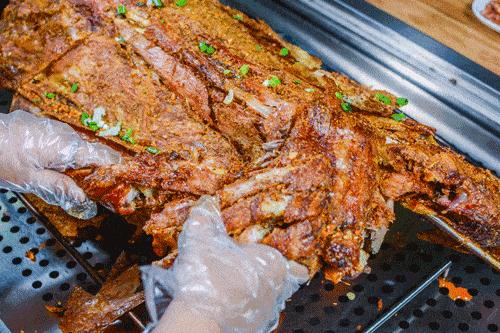 嗨爆今夏!烤骆驼,冰镇啤酒,水上乐园,硬核狂欢再次来袭