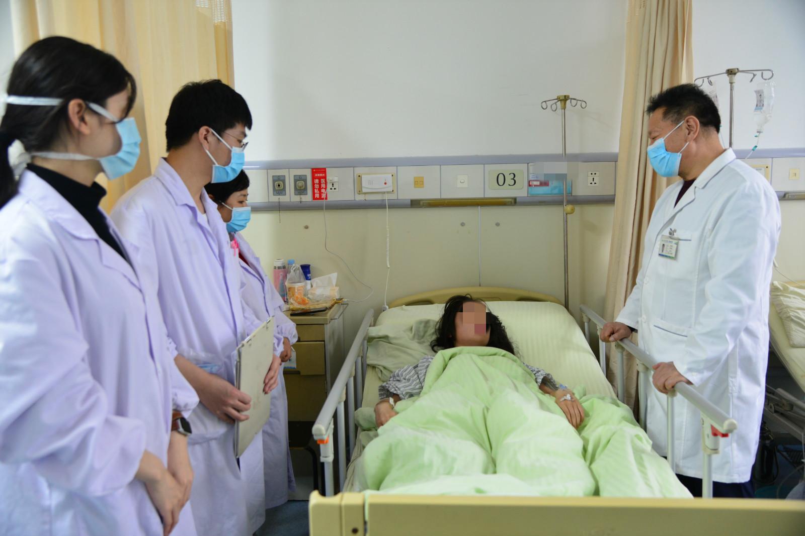 13岁少女先天无阴道，西安交大一附院专家用羊膜重建，助其恢复女儿身