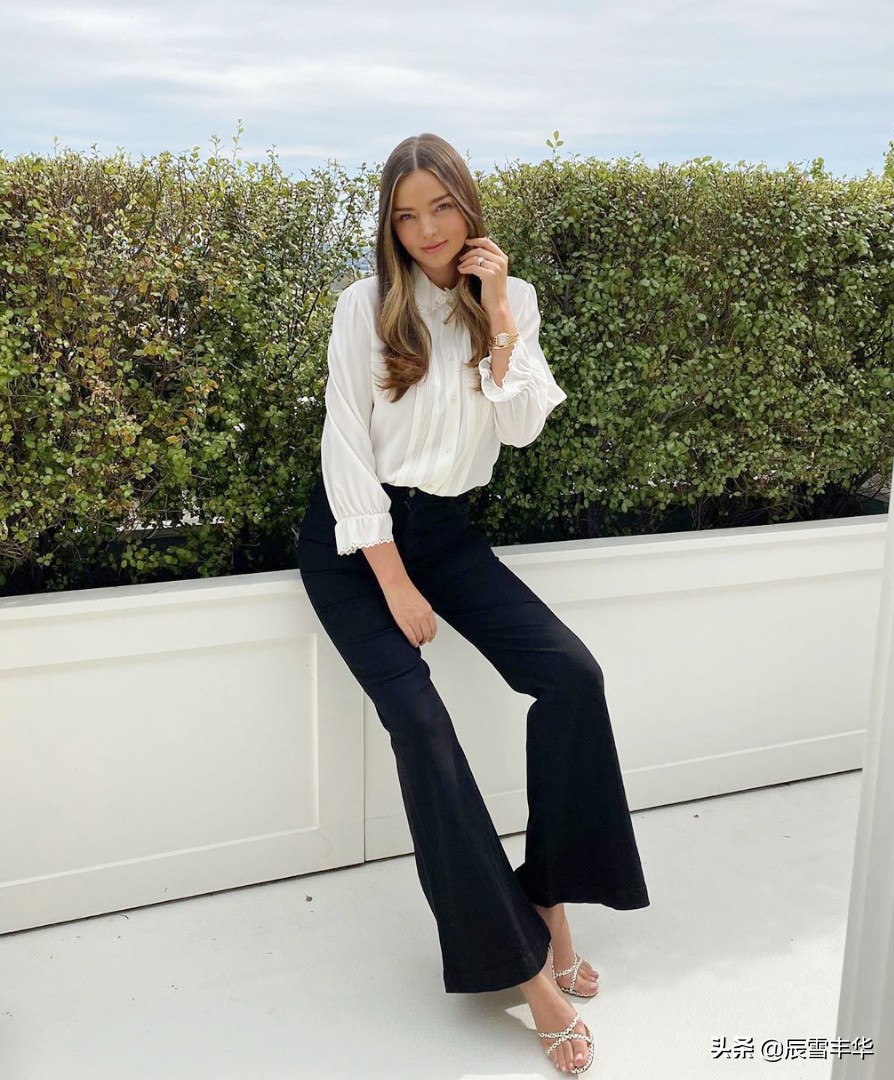 米兰达可儿白衬衫牛仔裤,米兰达可儿风衣搭配牛仔裤