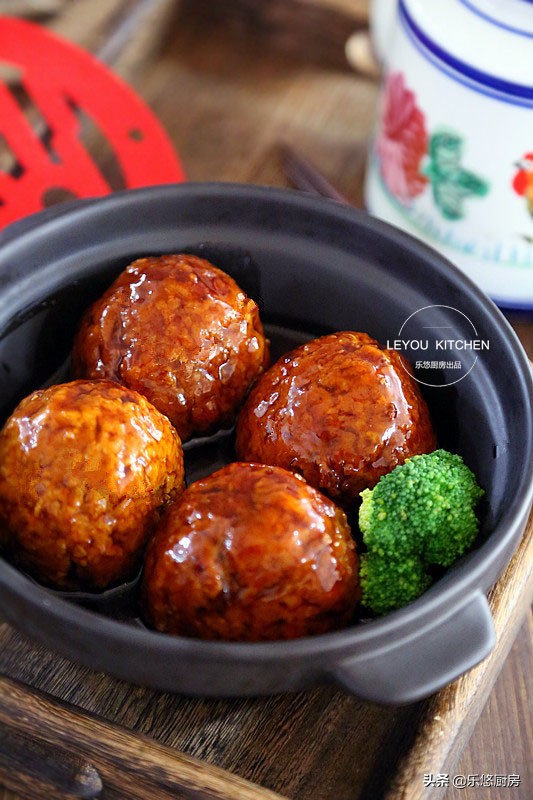 年夜饭肉丸怎么炖好吃又简单,年夜饭必备的家常菜萝卜肉丸子