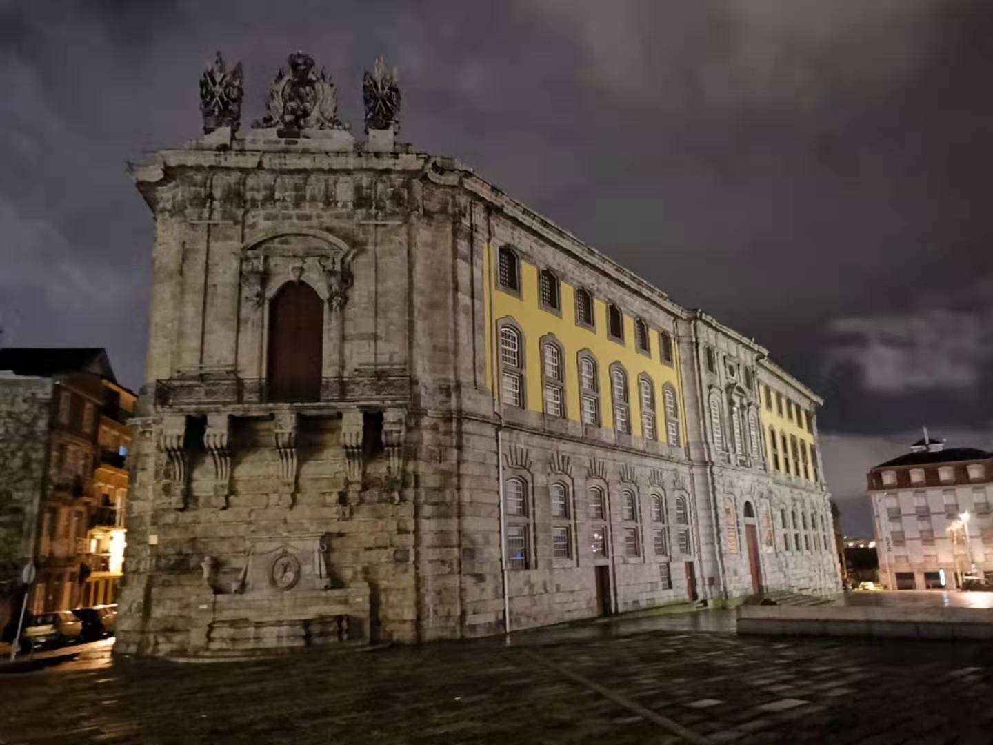 波尔图葡萄牙名城,雨夜漫步