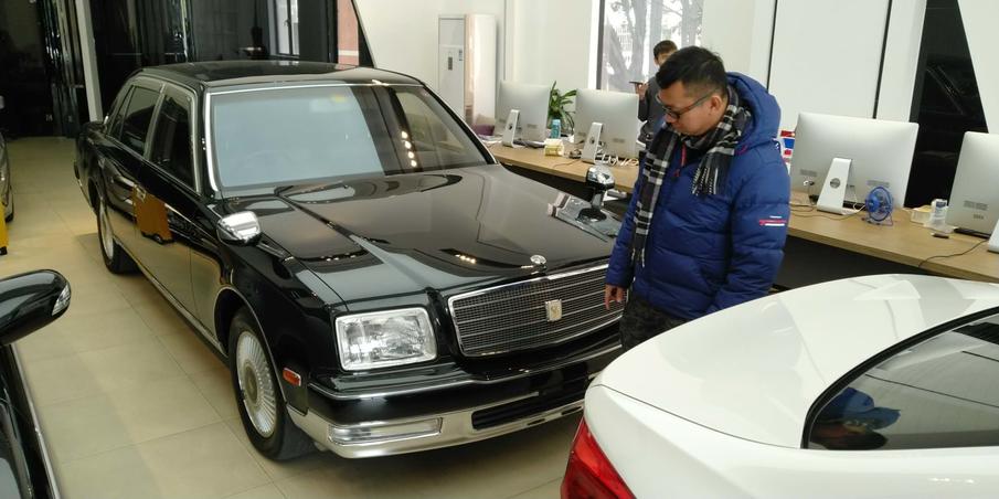 都是100万！丰田卖到断货，大众早已停产，难道VW标还不够高级？