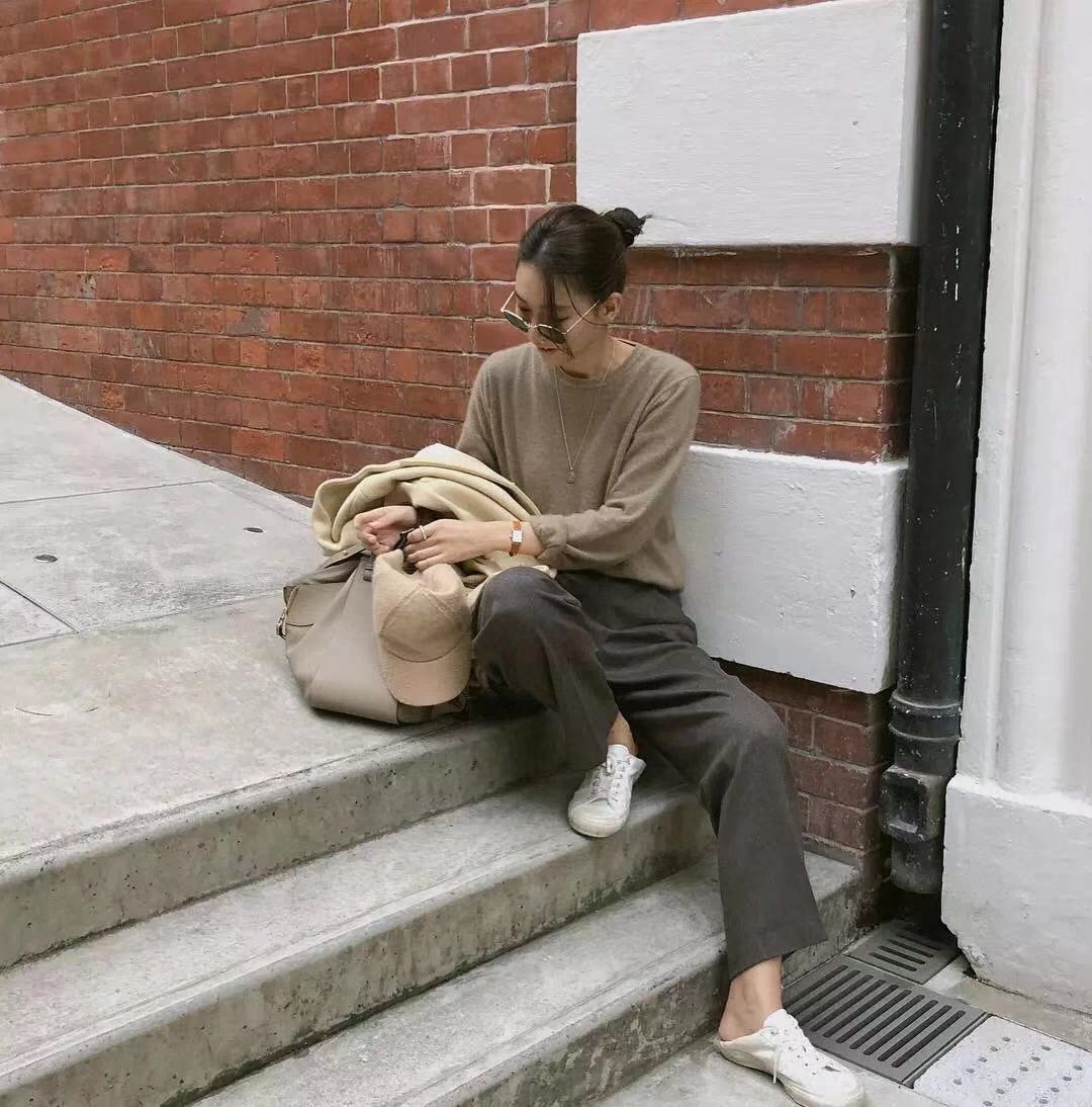 小脚裤已经过时了，跟着三木穿“奶奶裤”，专治胯宽腿粗