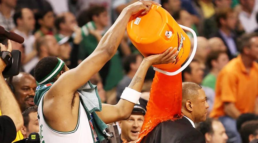 我们凭什么要怀念皮尔斯这个混球？