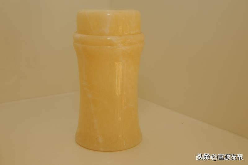 富源：曹跃兴创办佳景石材公司生产加工米黄松香玉工艺品名气大増