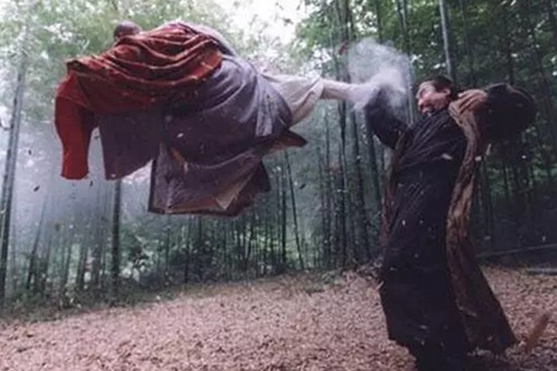 左冷禅寒冰神掌对战任我行,左冷禅和任我行哪个厉害