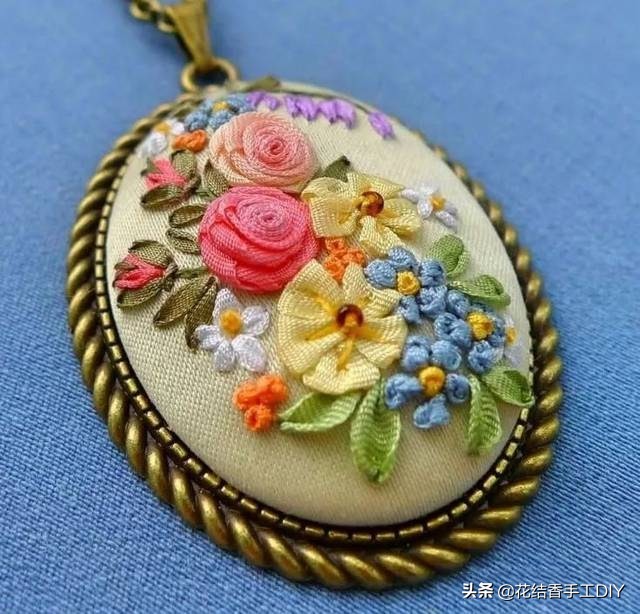 刺绣装饰项链,超级简单又可爱的刺绣教程
