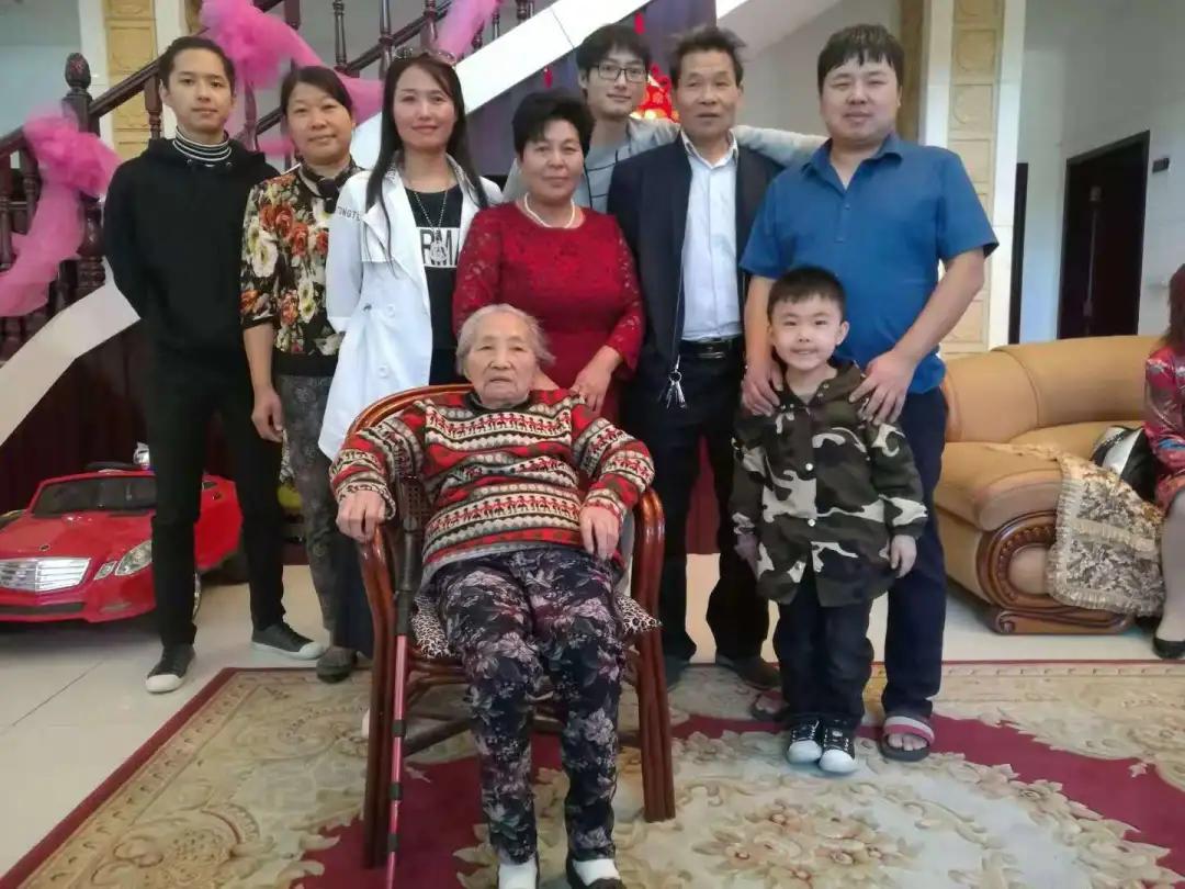 文明家庭孝老爱亲事迹,文明家庭家风家训