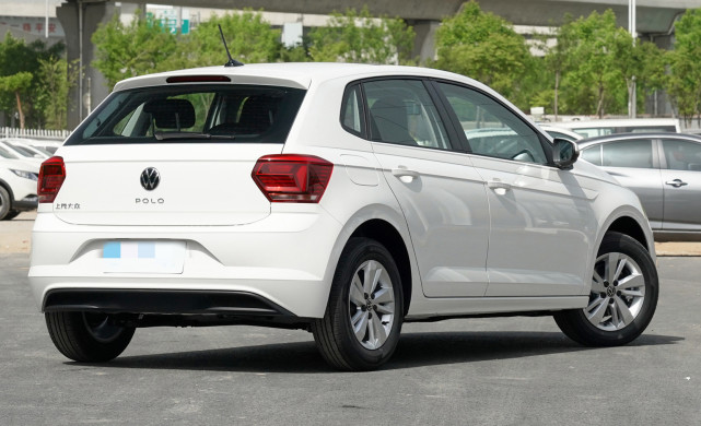新款大众polo驾驶感受,10年大众polo1.4自动二手车值得买吗