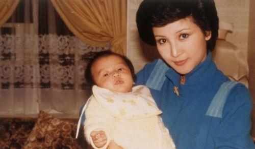 谢霆锋父亲谢贤对王菲态度,张柏芝谢霆锋谢贤的精彩故事