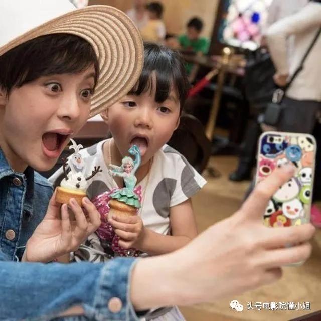 明星手机壳泄密:那英骂人名言火了,杨幂买9.9元便宜货,悲剧了