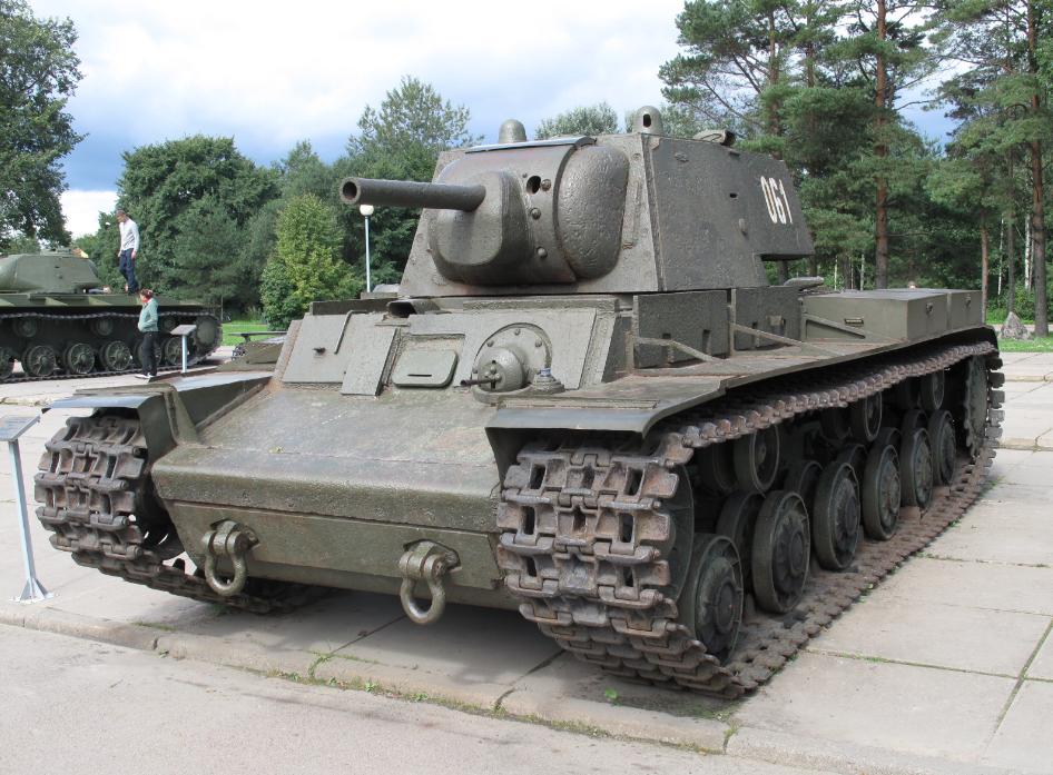 连T-34都不能撼动其地位？承上启下的一款坦克，原型车酷似杂货铺