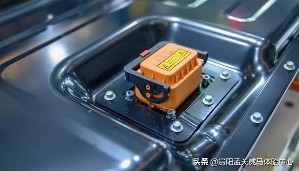 硬核实验丨教你如何摧毁一块电池