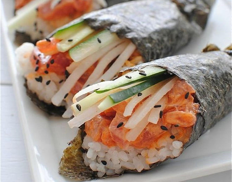 自制彩虹紫菜卷适合冬天,diy紫菜素卷制作步骤