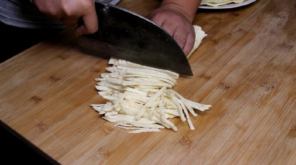 北方炒饼丝做法,传统炒饼丝