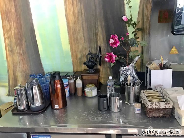 喜欢咖啡，因为那种独特的色香味。色泽凝重，透着忧郁和冷寂