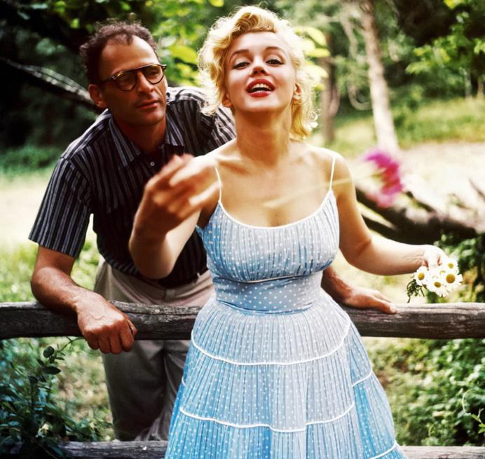 金发女孩在美国意味着什么,为什么金发女郎被认为很笨