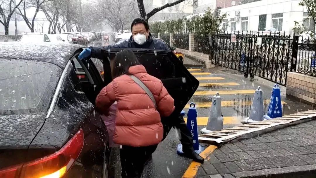 新闻在路上,致敬新闻背后的故事