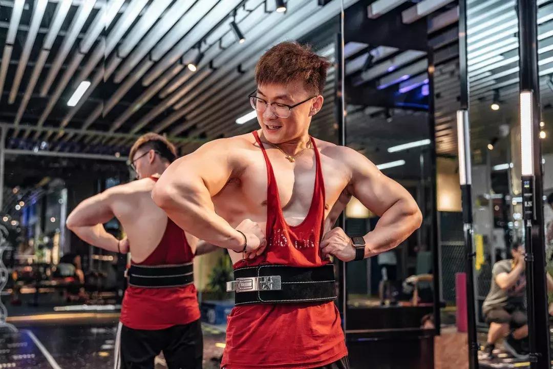 30岁转行健身教练太晚了,27岁当健身教练五年竟然还负债