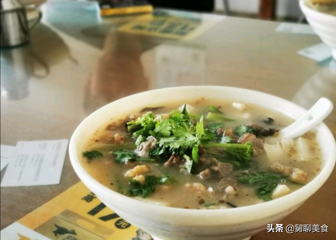 曹县哪家杂烩菜最好吃清真,山东曹县大锅烩菜饭店顾客爆满