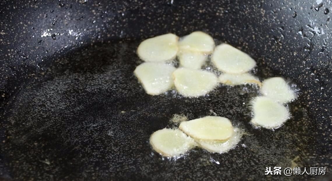 剥完虾仁,壳儿不要扔,这样简单一做,比浓汤宝还鲜,简单又好学