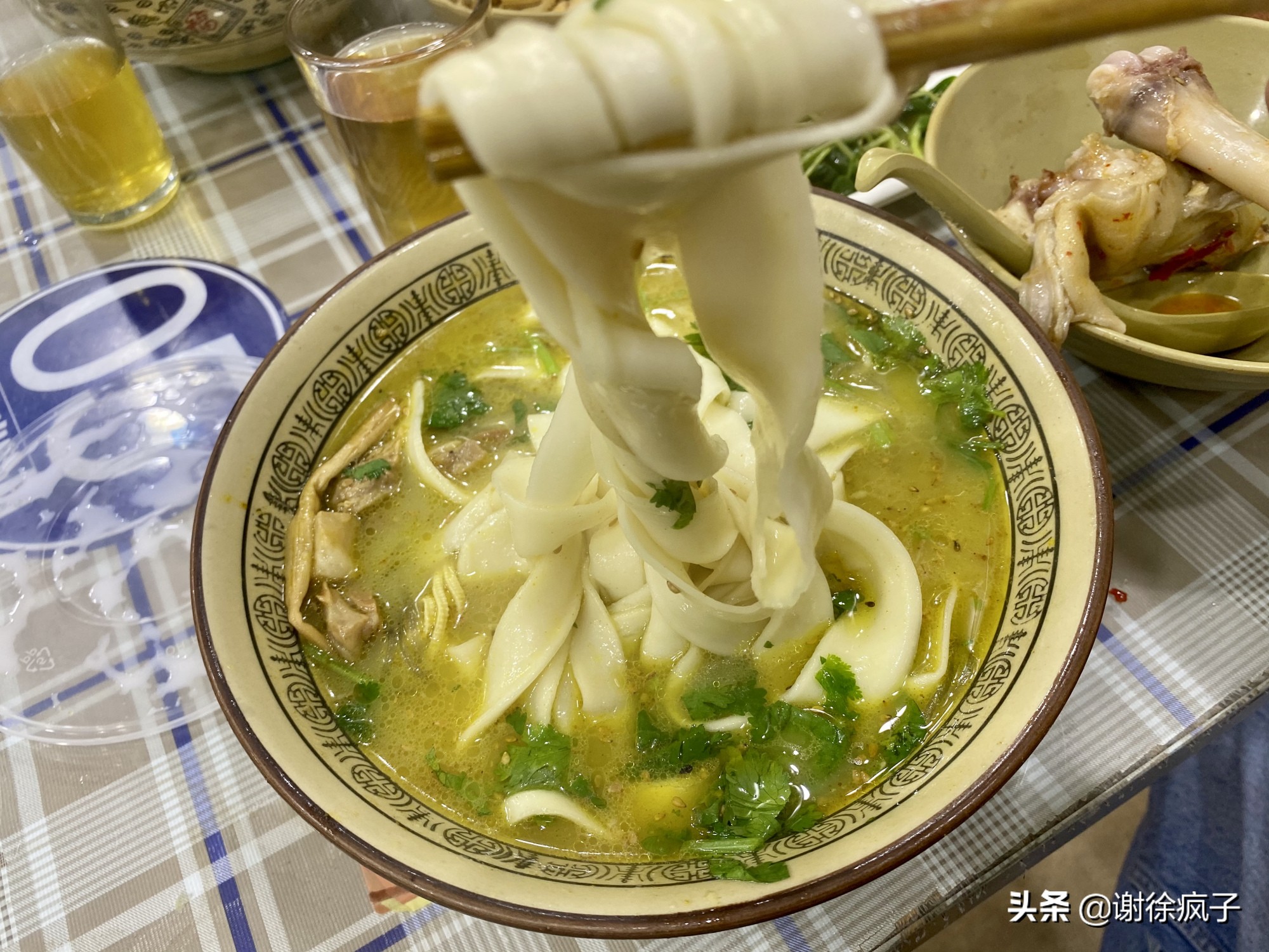 郑州十大烩面馆网红,郑州8元爱心烩面馆