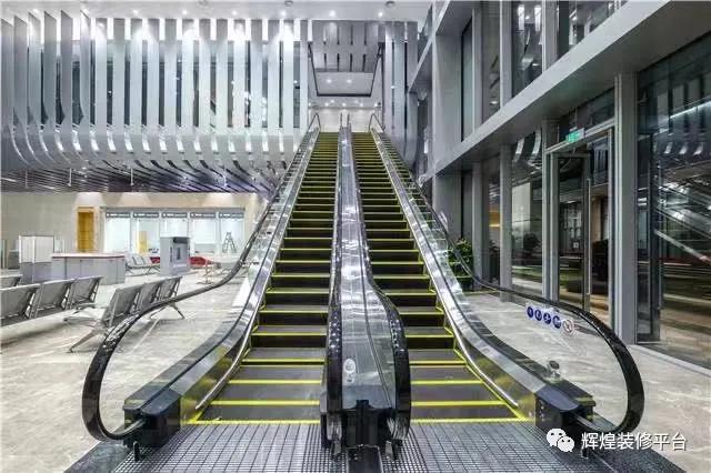 在这不平凡的一年、辉煌集团斩获装饰百强及多项荣誉